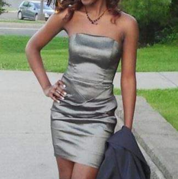 BEAUTIFUL SILVER DRESS - Picture 2 of 8